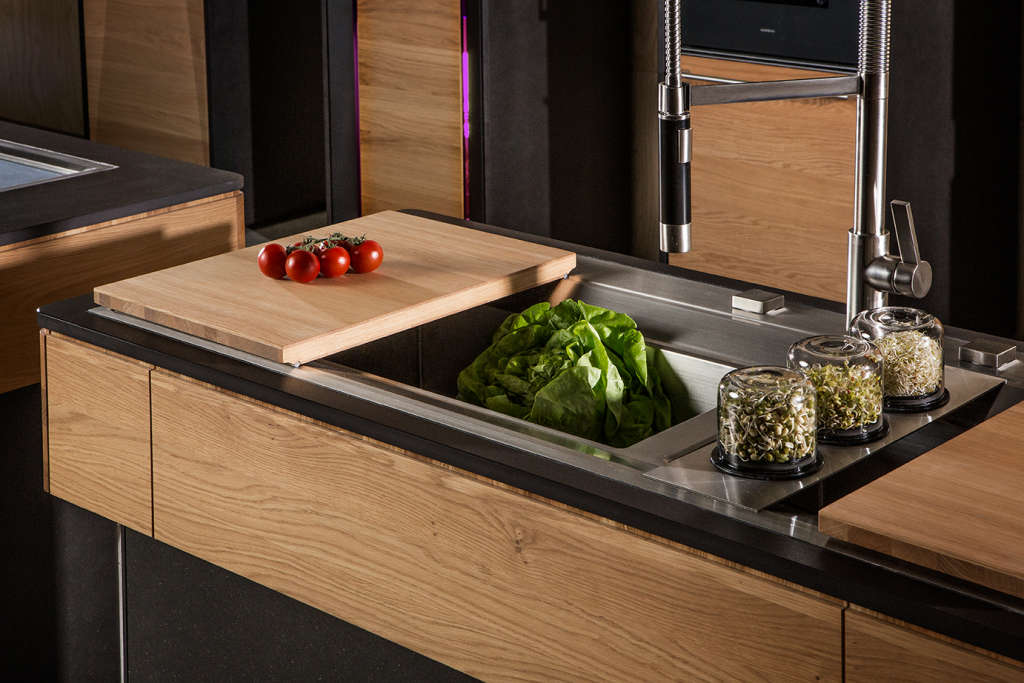 Vooking Kitchen - l'unità con il doppio lavello e i porta-germogli. Foto © Liebert Michael
