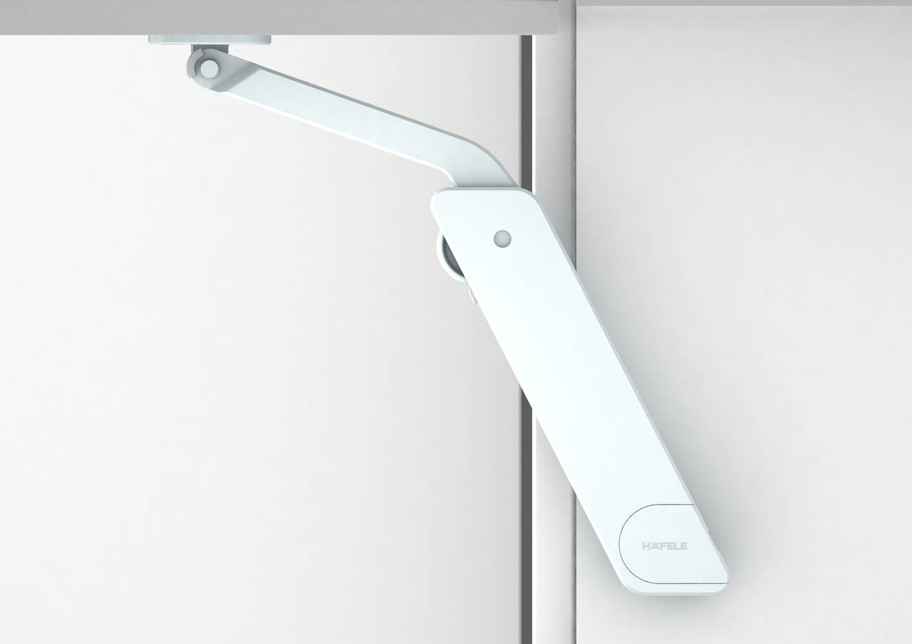 Free flap H 1.5 è una nuova guarnitura in plastica per il meccanismo di apertura dei pensili proposta da Häfele.