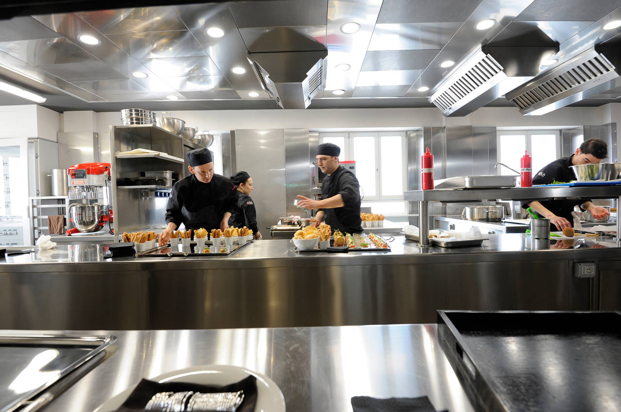 Cucina del Ristorante Asola a Milano, cucina di design su misura